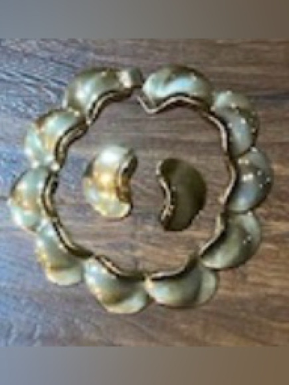 Gold Scalloped Link Necklace with Matching Earrings